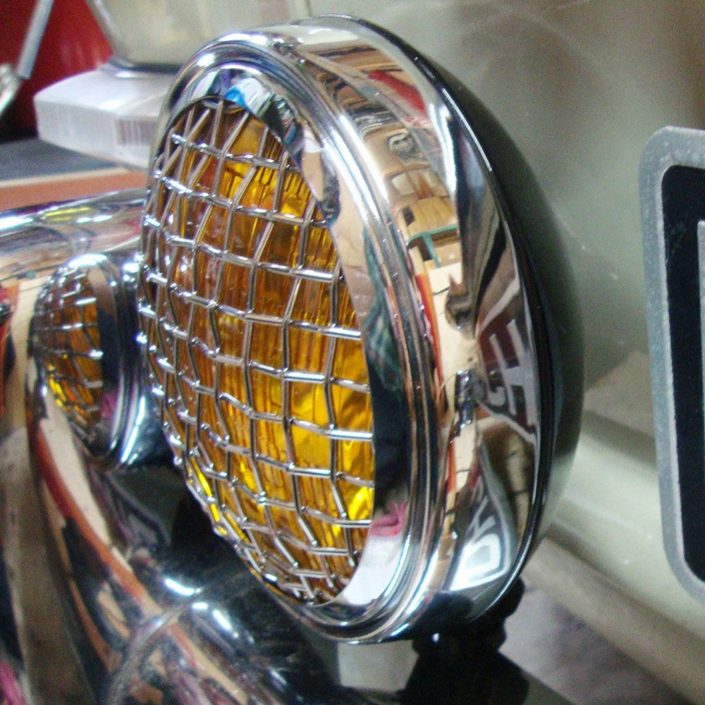 AMBER SPOT LIGHT WITH VINTAGE GRILL - 6"